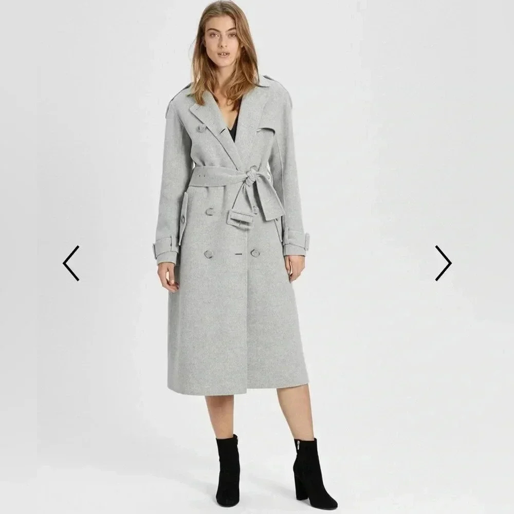 THEORY STATEMENT TRENCH COAT
In Melange Grey
8158